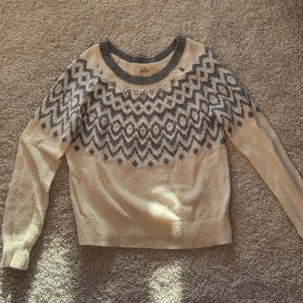 Hollister Women's Cream and Gray Patterned Sweater